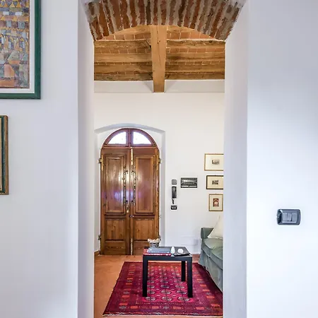 Hostly-santa Maria Tower Suite-just By The Tower Apartment