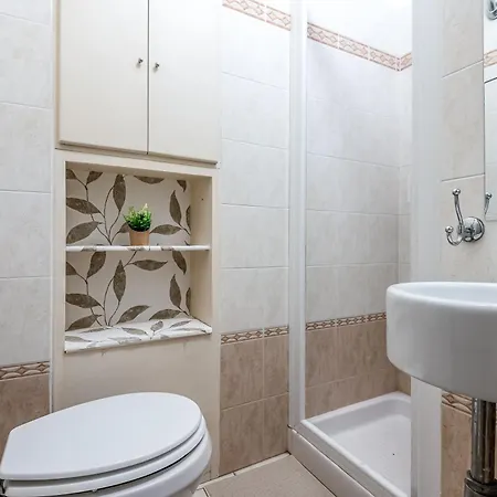 Hostly-santa Maria Tower Suite-just By The Tower Apartment