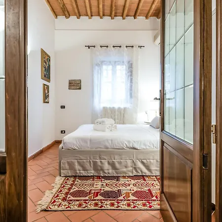 Hostly-santa Maria Tower Suite-just By The Tower Apartment *