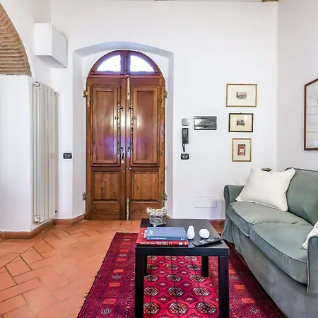 Hostly-santa Maria Tower Suite-just By The Tower Apartment *